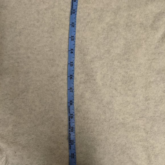 GAP Light Grey Oversized Woolen Sweater - Picture 2 of 9